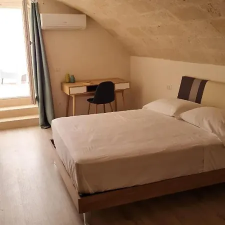 Pensionat Lithos 4*