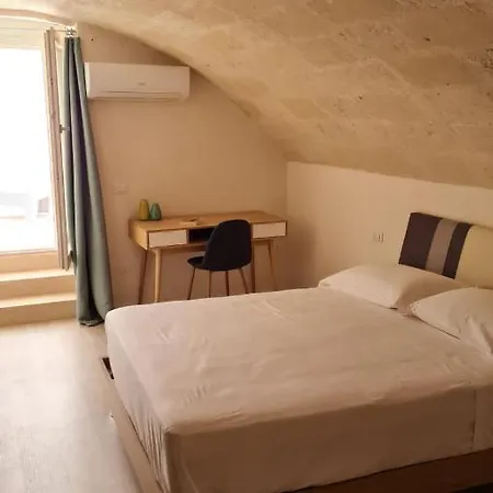 Lithos Guest house
